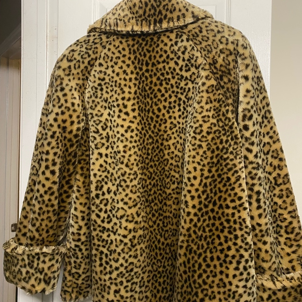 Crossing Point Leopard Print Faux Fur Coat - Picture 4 of 6